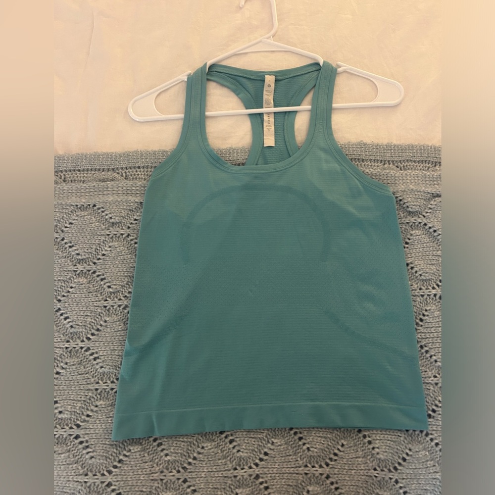Lululemon Swiftly tech race length. Size 4